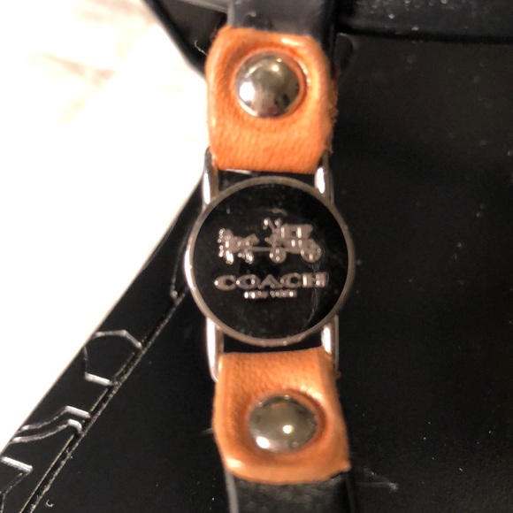 Coach✨ - Picture 2 of 3